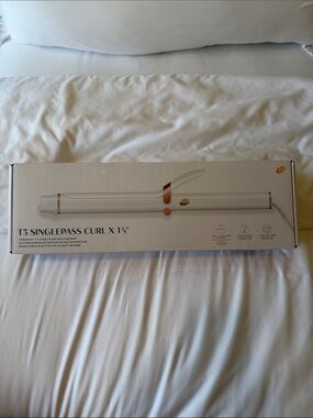 T3 SinglePass Curl X 1¼" Curling Iron - White and Rose Gold Accents